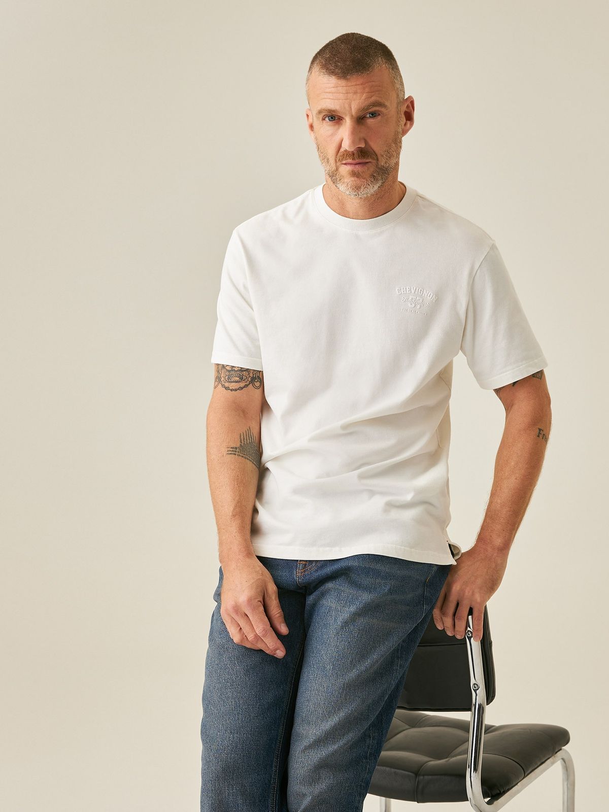 Camiseta Hombre Chevignon 57 Graphic Classic Fit