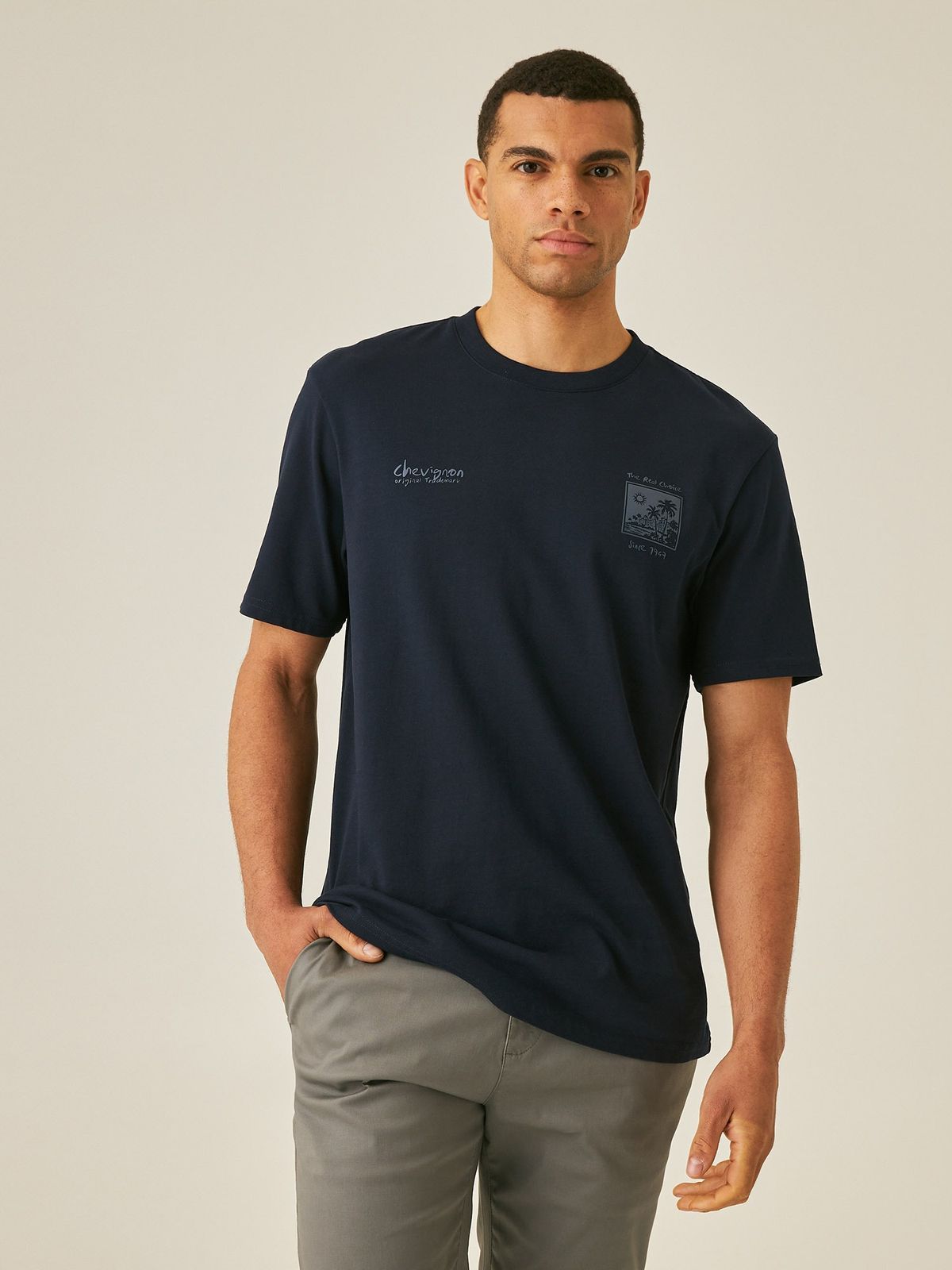 Camiseta Hombre Chevignon Graphic Mix Classic Fit