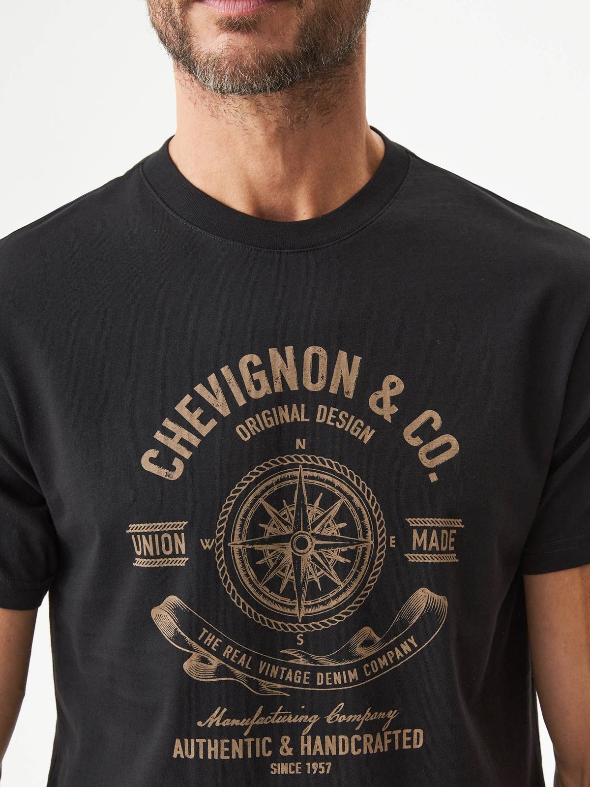 Camiseta Hombre Chevignon Compass Graphic